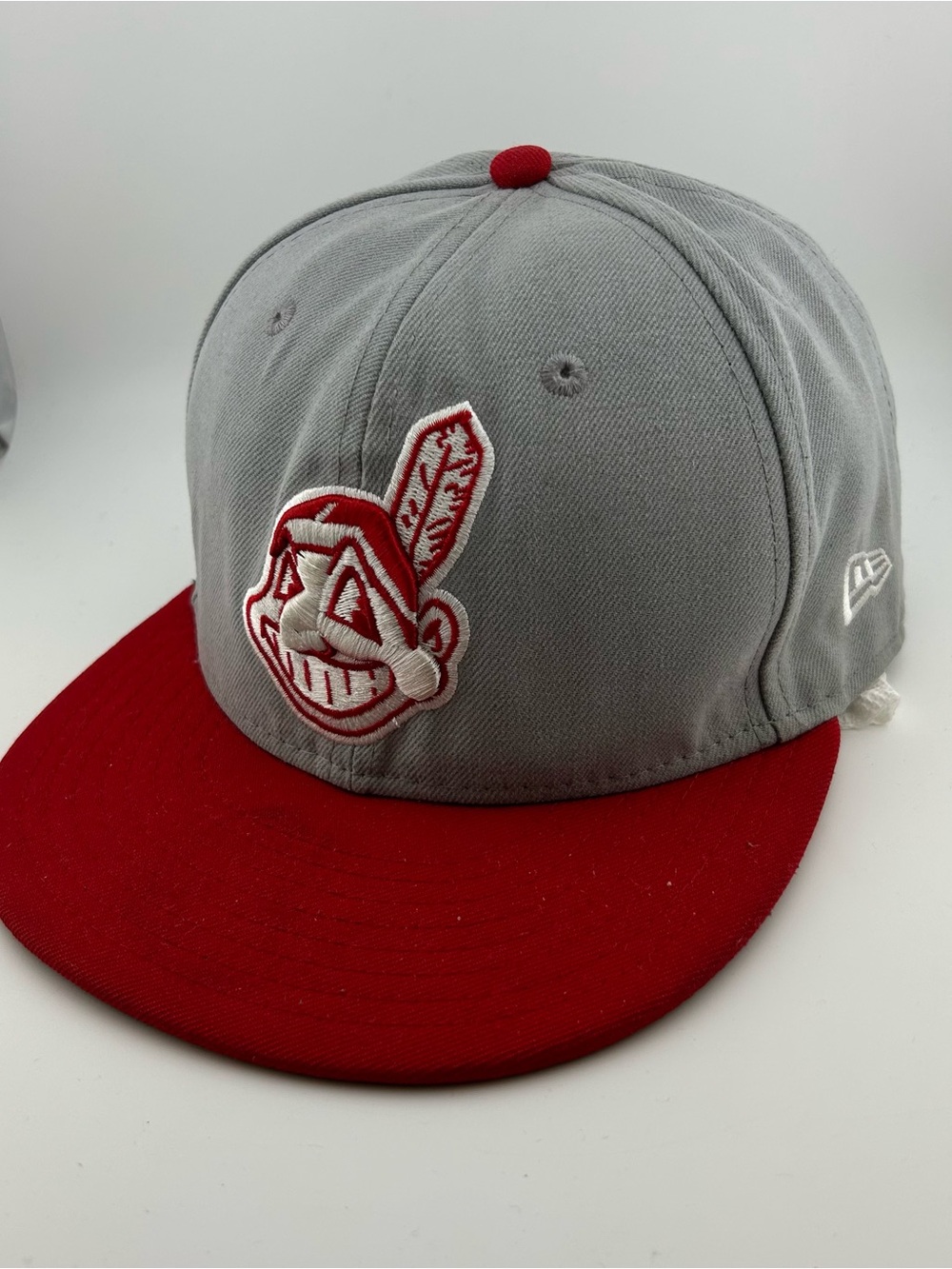 Cleveland Indians New Era 59FIFTY MLB Chief Wahoo Fitted Hat 7 1/2 Gray Red